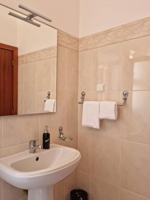 Villa&Damata Machico  Buitenkant foto
